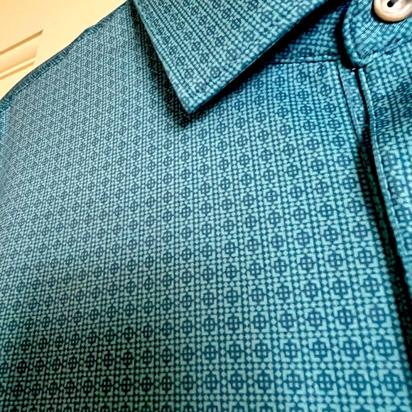 Peter Millar performance polo with two-tone small pattern in blue hues - Picture 3 of 4